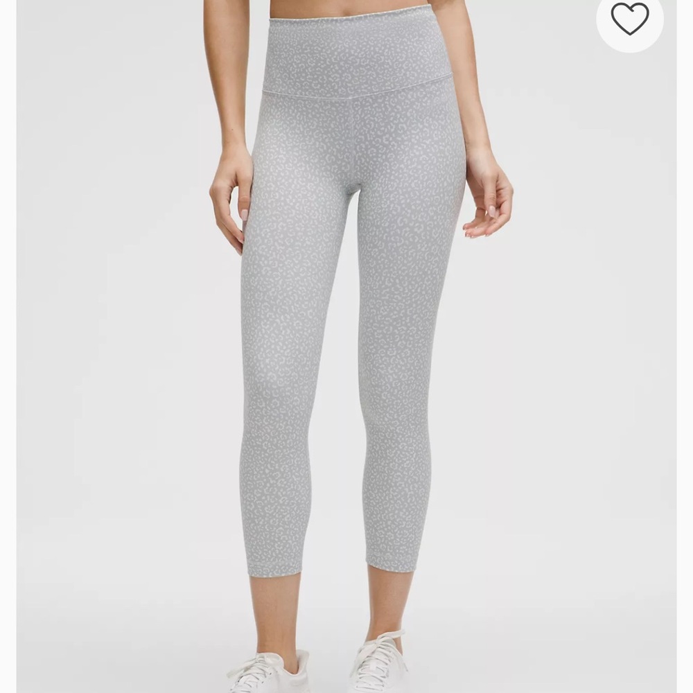 NWT Lululemon Wunder Train High Rise Crop - Picture 1 of 4
